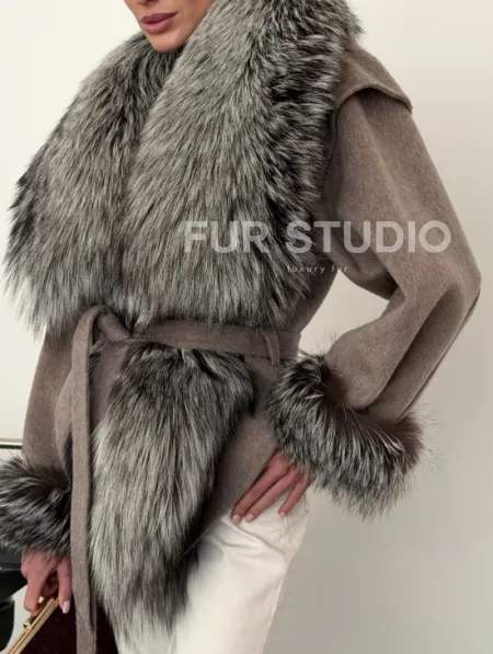 Полупальто с мехом чернобурки - фото 1