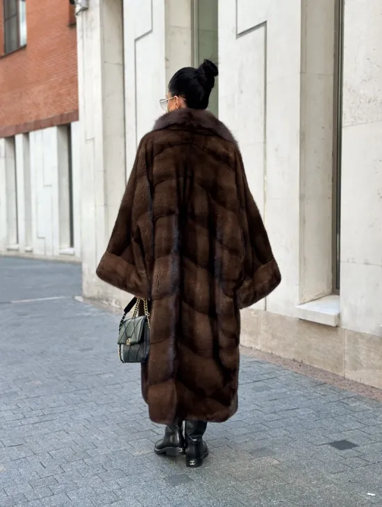 Шуба из меха норки с воротником из куницы - цвет соболь - фото 10