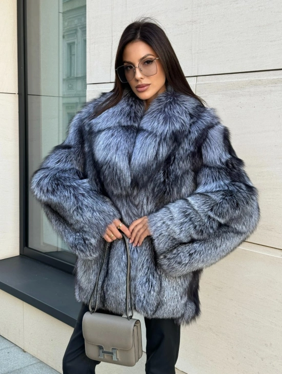 Шуба из меха чернобурки серебристо-черного цвета, цельные пластины - фото 5