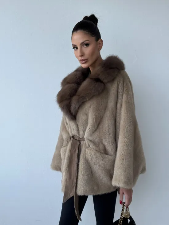 Зимнее пончо из меха норки Pastel с воротником из куницы - фото 11
