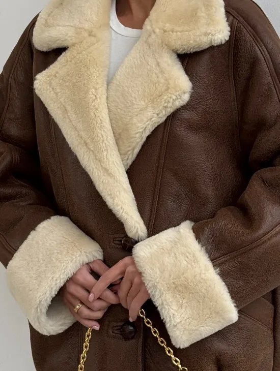 Коричневая женская винтажная дубленка на пуговицах - фото 1