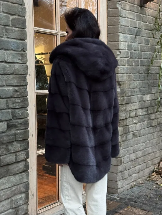 Норковый женский полушубок с капюшоном в графитом цвете - фото 2
