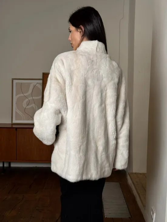 Светлый норковый полушубок жакет с V-образным воротником - фото 7
