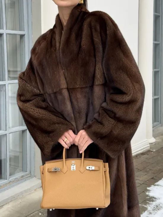 Цельнокроенная норковая шуба из североамериканской норки соболиного оттенка - фото 2