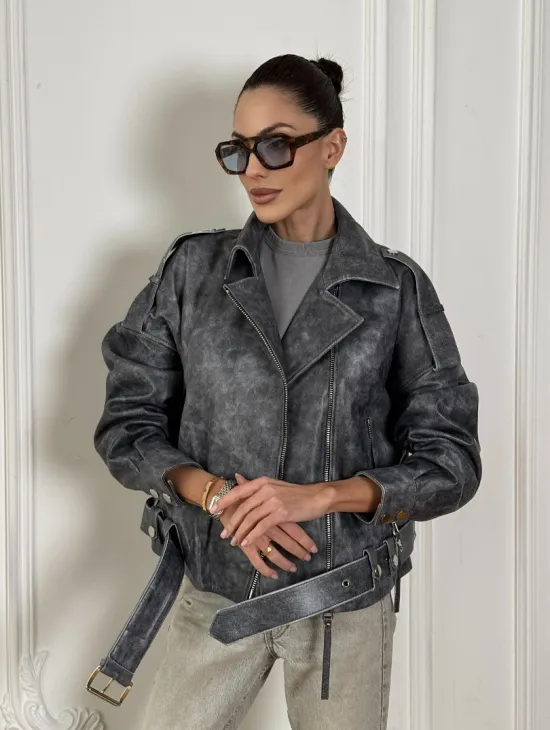 Женская косуха оверсайз из натуральной кожи с потертостями в стиле 