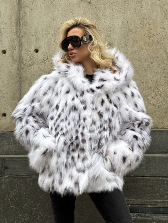 Полушубок из лисы под рысь с капюшоном - фото 9