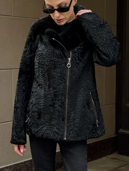 Каракулевая косуха с отделкой из меха норки на воротнике - фото 1