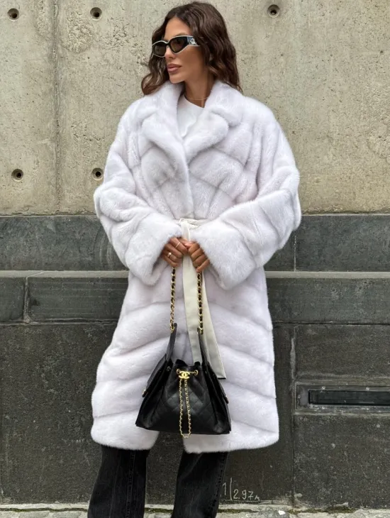 Белая норковая шуба с английским воротником - фото 6