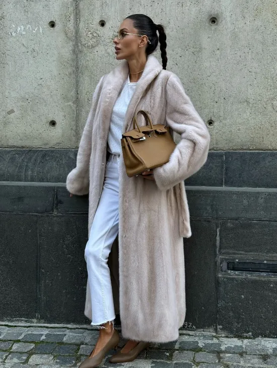 Классическая норковая шуба с перламутровым оттенком и эффектным воротником-шалью - фото 11