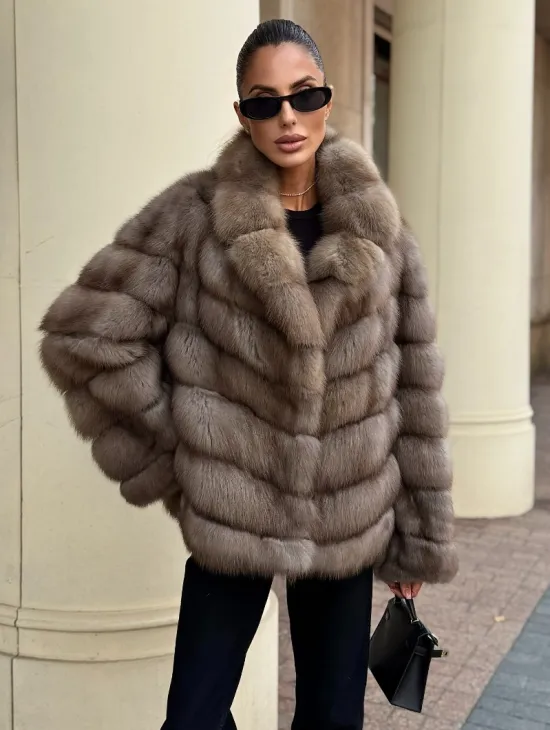 Короткая шуба из куницы - цвет пастель - фото 4