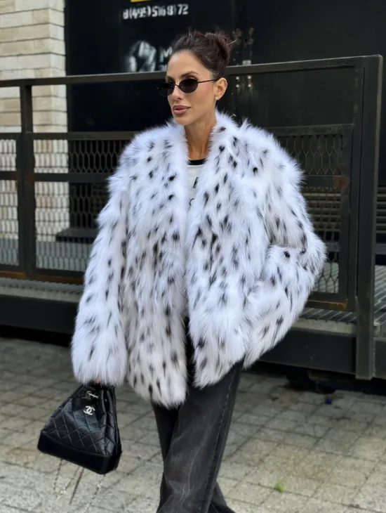 Шуба из меха белой аукционной лисы под рысь, ручная работа - фото 0