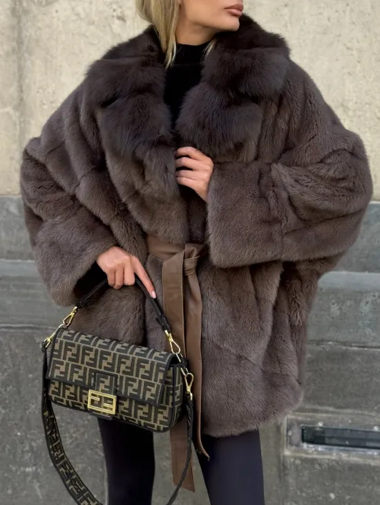 Женская норковая шуба свободного силуэта с воротником куницы - фото 2