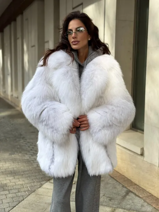 Шуба из белой арктической лисы - фото 0