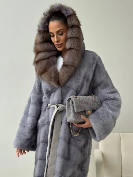 Голубая норковая шуба с капюшоном куницы - фото 2