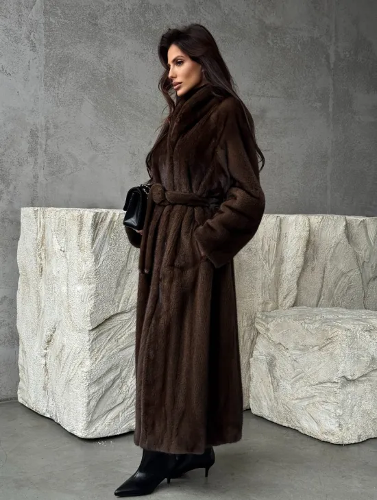 Пальто из норки с V-образным воротом - фото 10