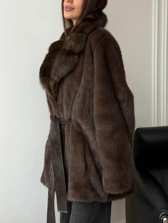 Полушубок норковый летучая мышь с воротником куницы - фото 4