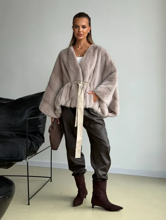 Женская шуба в стиле 