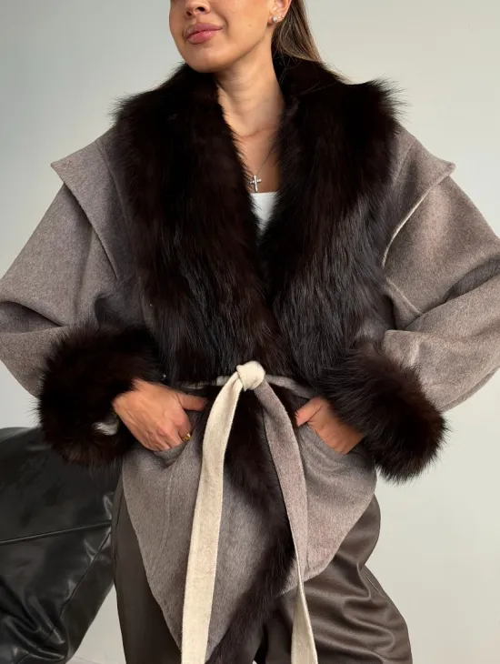 Пальто с мехом фишера - фото 3