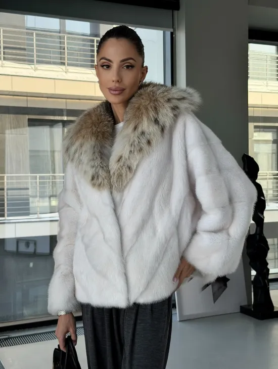 Белое норковое пончо-шуба с капюшоном из рыси - фото 11