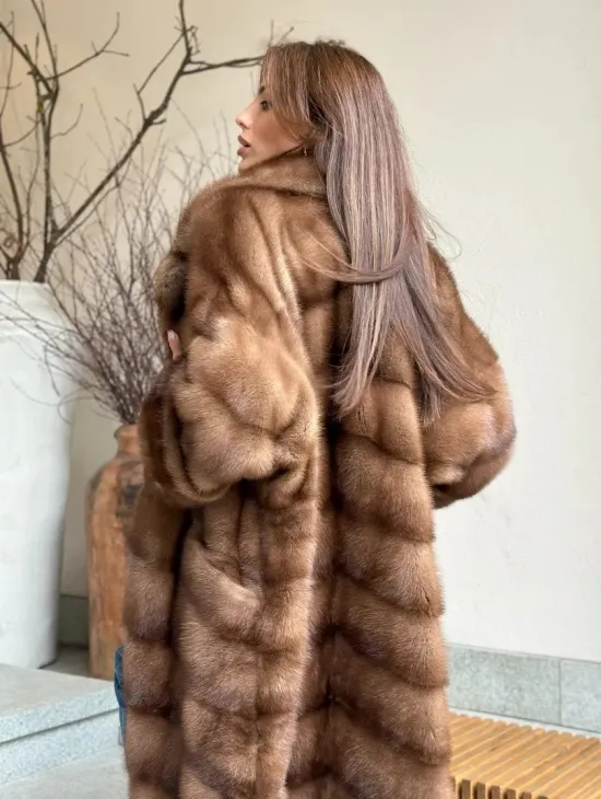 Стильное пальто из меха соболиной норки - цвет соболь - фото 1