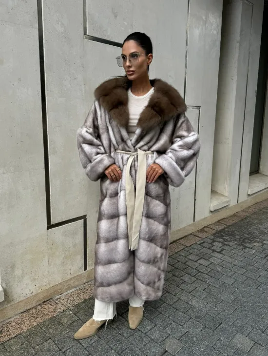 Шуба норковая с капюшоном из меха куницы - колотый лед - фото 0